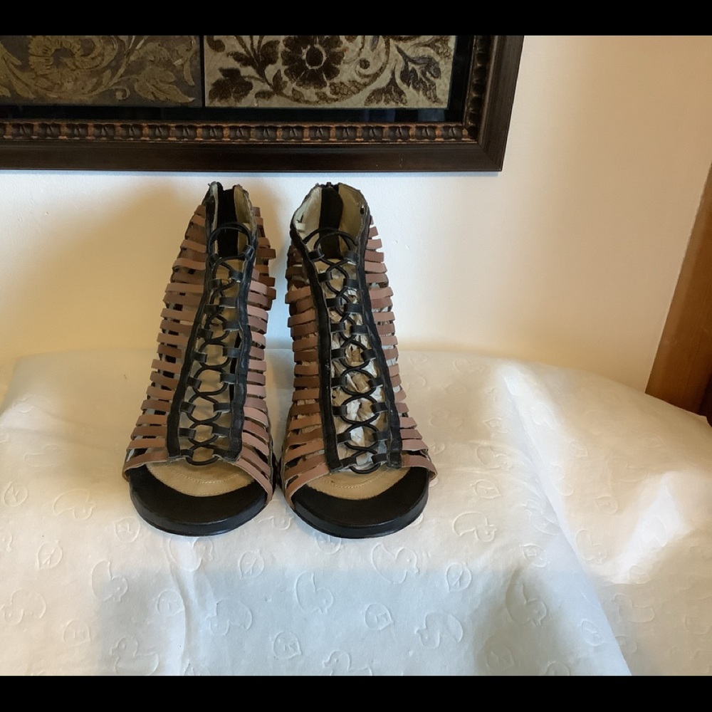 Mea Shadow sandals